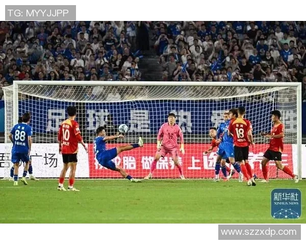 南京足球队的团队协作揭秘:如何在赛场上实现完美配合与默契合作 南京足球队的团队协作揭秘:如何在赛场上实现完美配合与默契合作