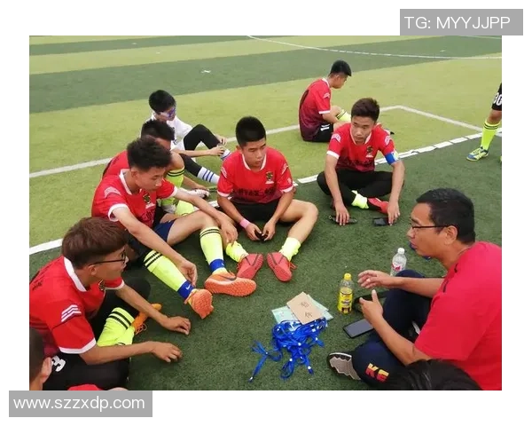 当代足球明星同框合影展现青春风采与竞技精神的精彩瞬间 当代足球明星同框合影展现青春风采与竞技精神的精彩瞬间